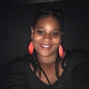 Meet your Posher, Monique